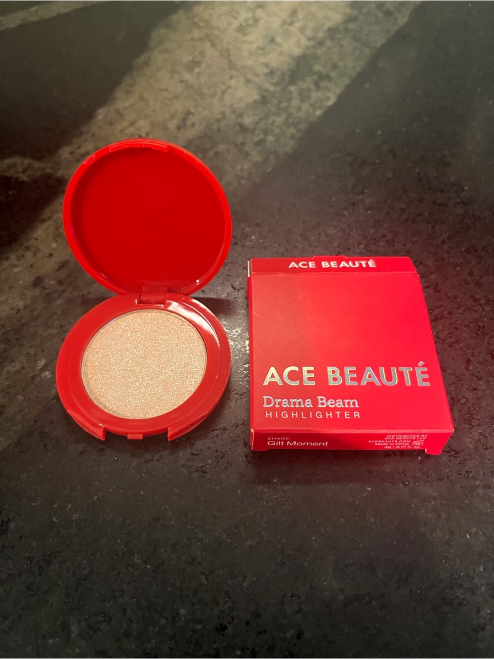 Ace Beauté Red Compact Highlighter in Gilt Moment